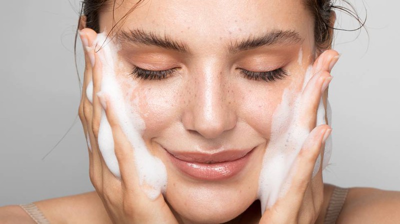 La importancia de una buena limpieza facial