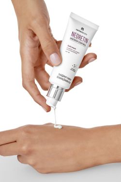 Neoretin Discrom Control Gelcream SPF 50