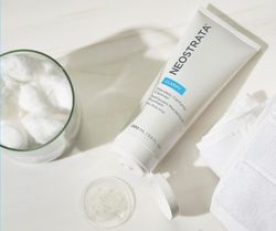 Neostrata Clarify Limpiador Mandélico Sebonormalizante envase de 200 mL