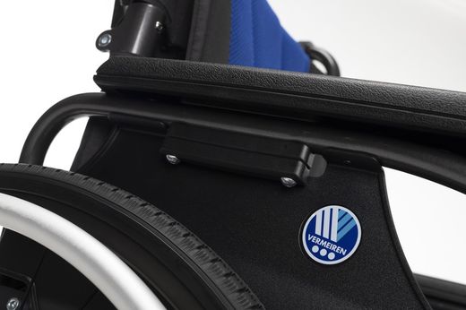 Cadira de rodes còmoda d´alumini i amb fre d´acompanyant Eclips X2