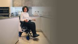 Cadeira de rodas elétrica dobrável Quickie Q50R em carbono