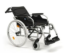 Silla de ruedas grande compacta y plegable D100